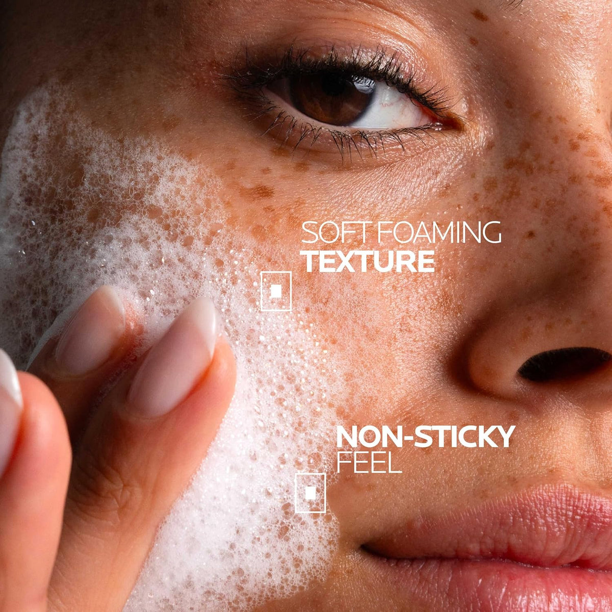 La Roche-Posay Effaclar Supramolecular Face Jelly Cleanser uses niacinamide and zinc PCA to help care for oily skin and reduce shine.